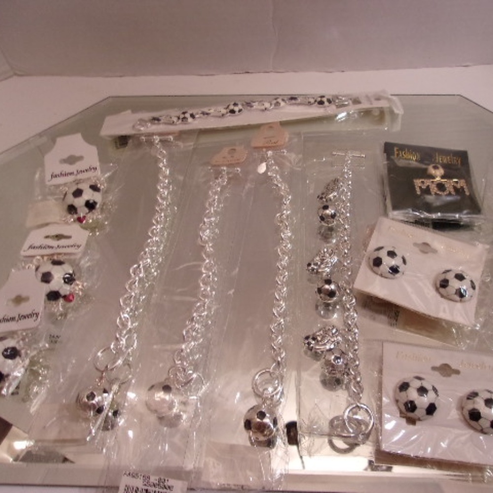 NWT LOT OF 4 SOCCER BRACELETS & 7 PENDANTS 2 CLIP